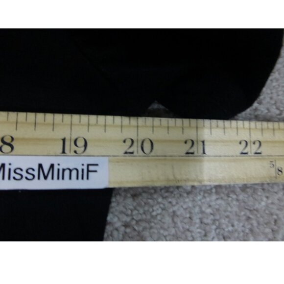 Friends TV Show "They Don't Know That We Know, They Know, We Know" T-Shirt - Picture 9 of 11